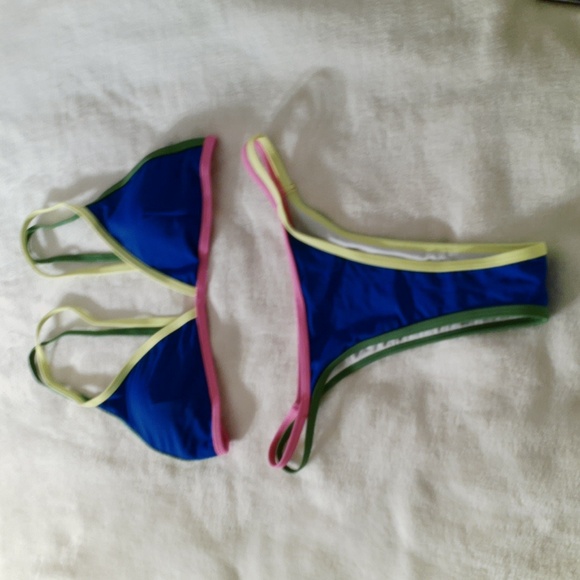 BEAUTIFUL SHELL WOMENS MEDIUM SIZE BIKKINI NEW! - Picture 1 of 6